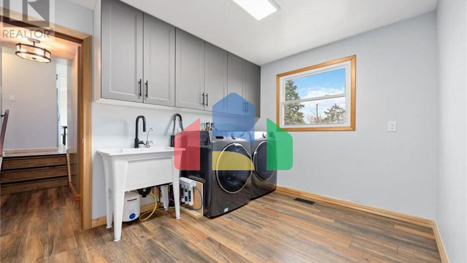 Residential - Single Family Home - Petrolia, Canada - Canada