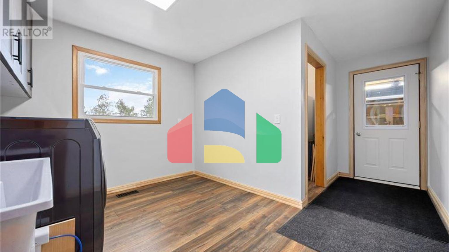 Residential - Single Family Home - Petrolia, Canada - Canada