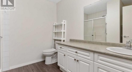 Residential - Condo/Apartment - Camrose, Canada - Canada