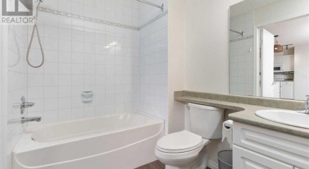 Residential - Condo/Apartment - Camrose, Canada - Canada