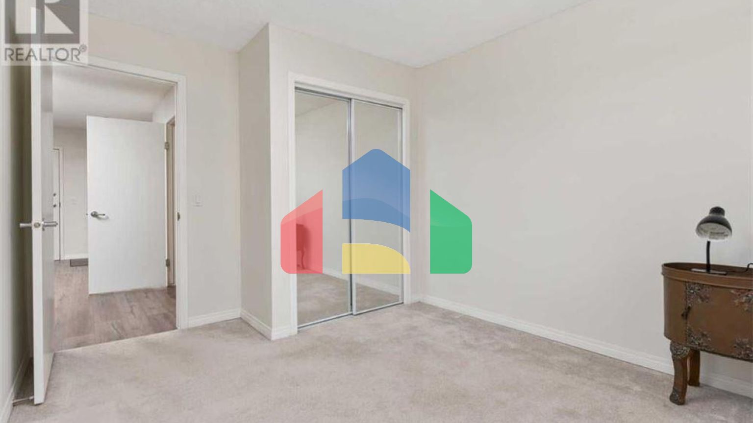 Residential - Condo/Apartment - Camrose, Canada - Canada