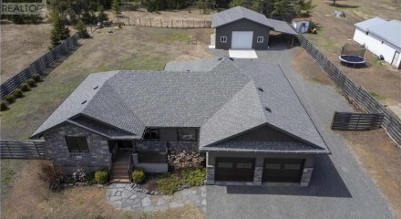 Residential - Single Family Home - Lyn, Canada - Canada