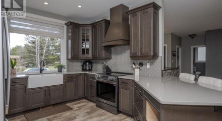 Residential - Single Family Home - Lyn, Canada - Canada