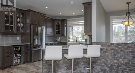 Residential - Single Family Home - Lyn, Canada - Canada
