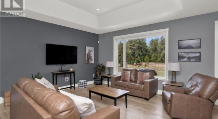 Residential - Single Family Home - Lyn, Canada - Canada