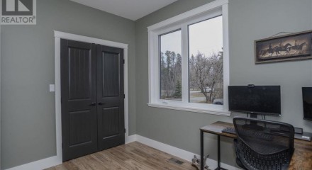 Residential - Single Family Home - Lyn, Canada - Canada