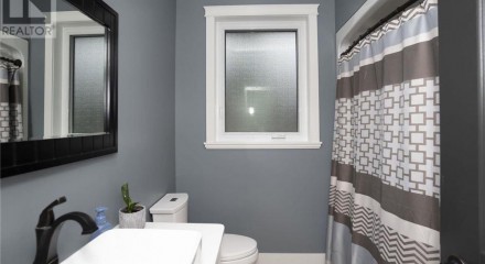 Residential - Single Family Home - Lyn, Canada - Canada