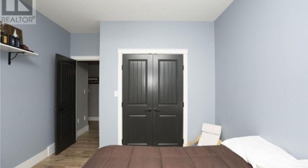 Residential - Single Family Home - Lyn, Canada - Canada
