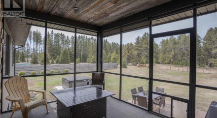 Residential - Single Family Home - Lyn, Canada - Canada