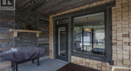 Residential - Single Family Home - Lyn, Canada - Canada