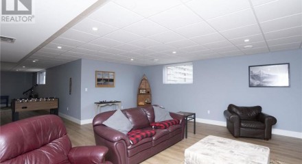 Residential - Single Family Home - Lyn, Canada - Canada
