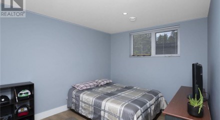 Residential - Single Family Home - Lyn, Canada - Canada