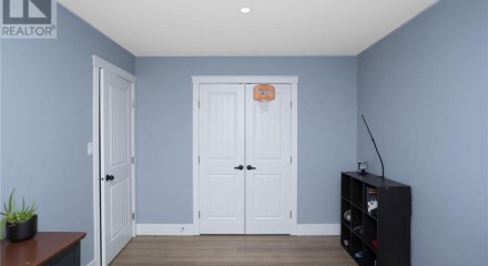 Residential - Single Family Home - Lyn, Canada - Canada