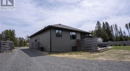 Residential - Single Family Home - Lyn, Canada - Canada