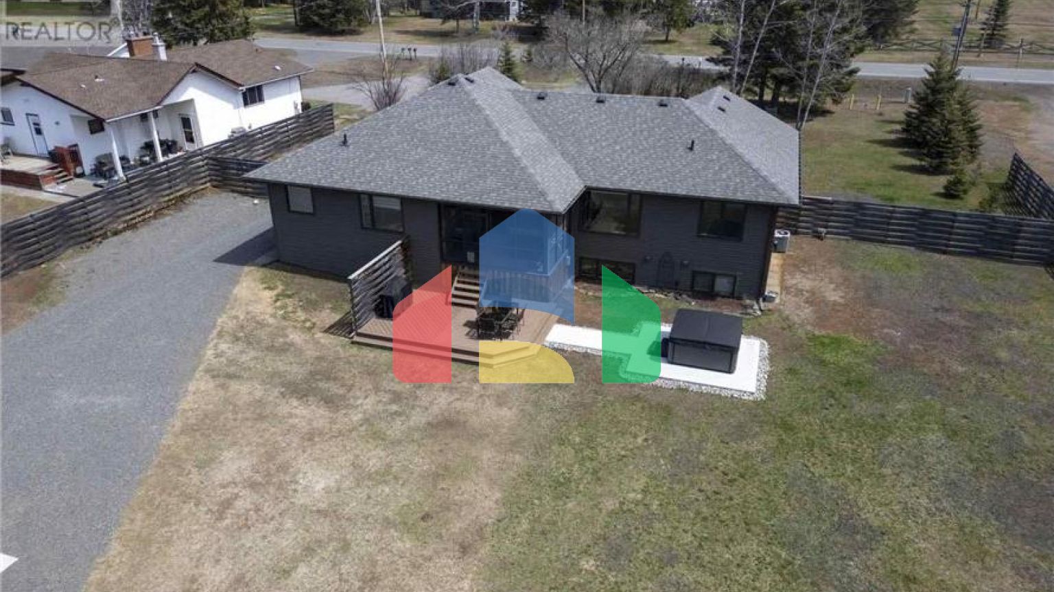 Residential - Single Family Home - Lyn, Canada - Canada