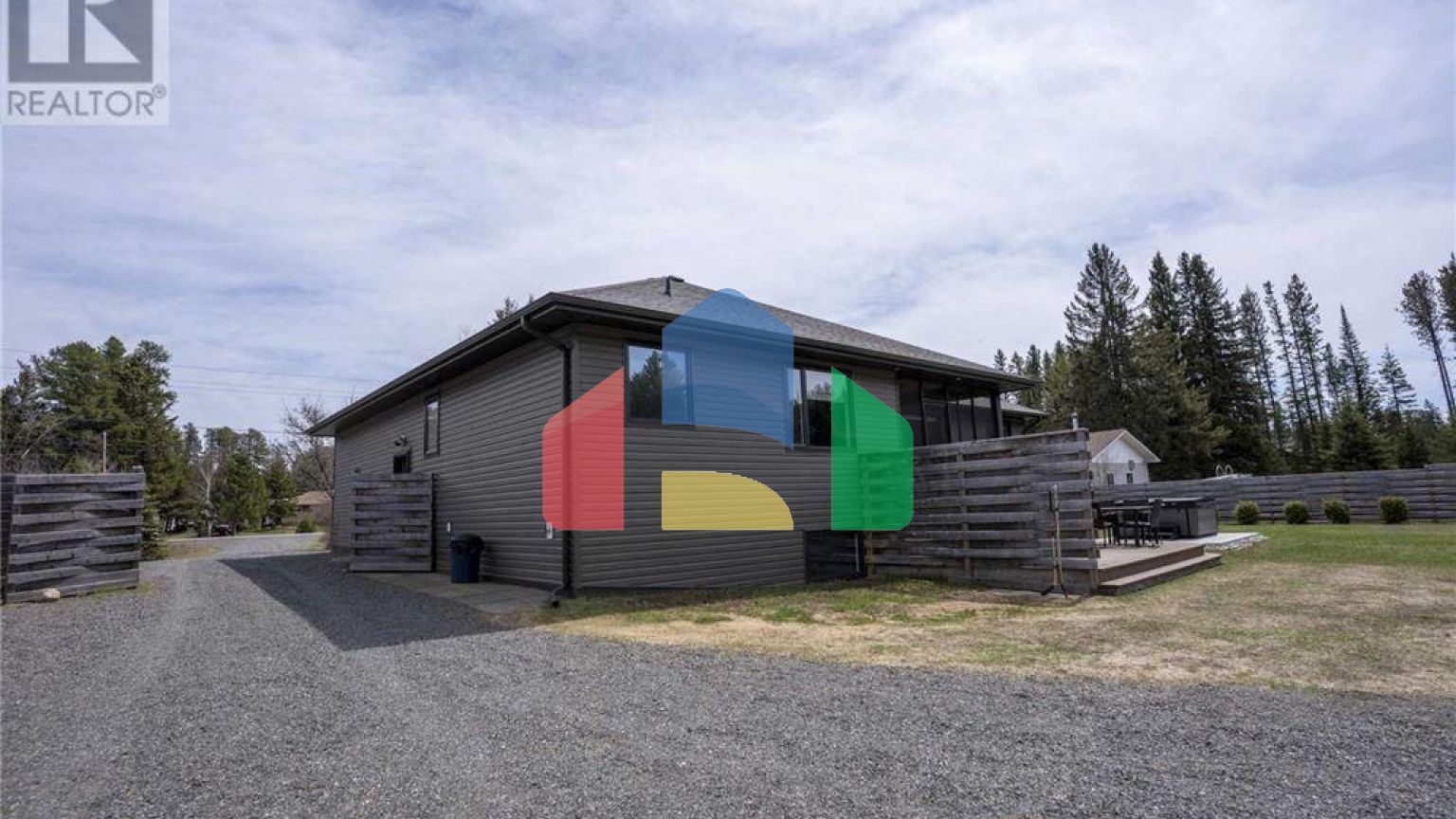 Residential - Single Family Home - Lyn, Canada - Canada