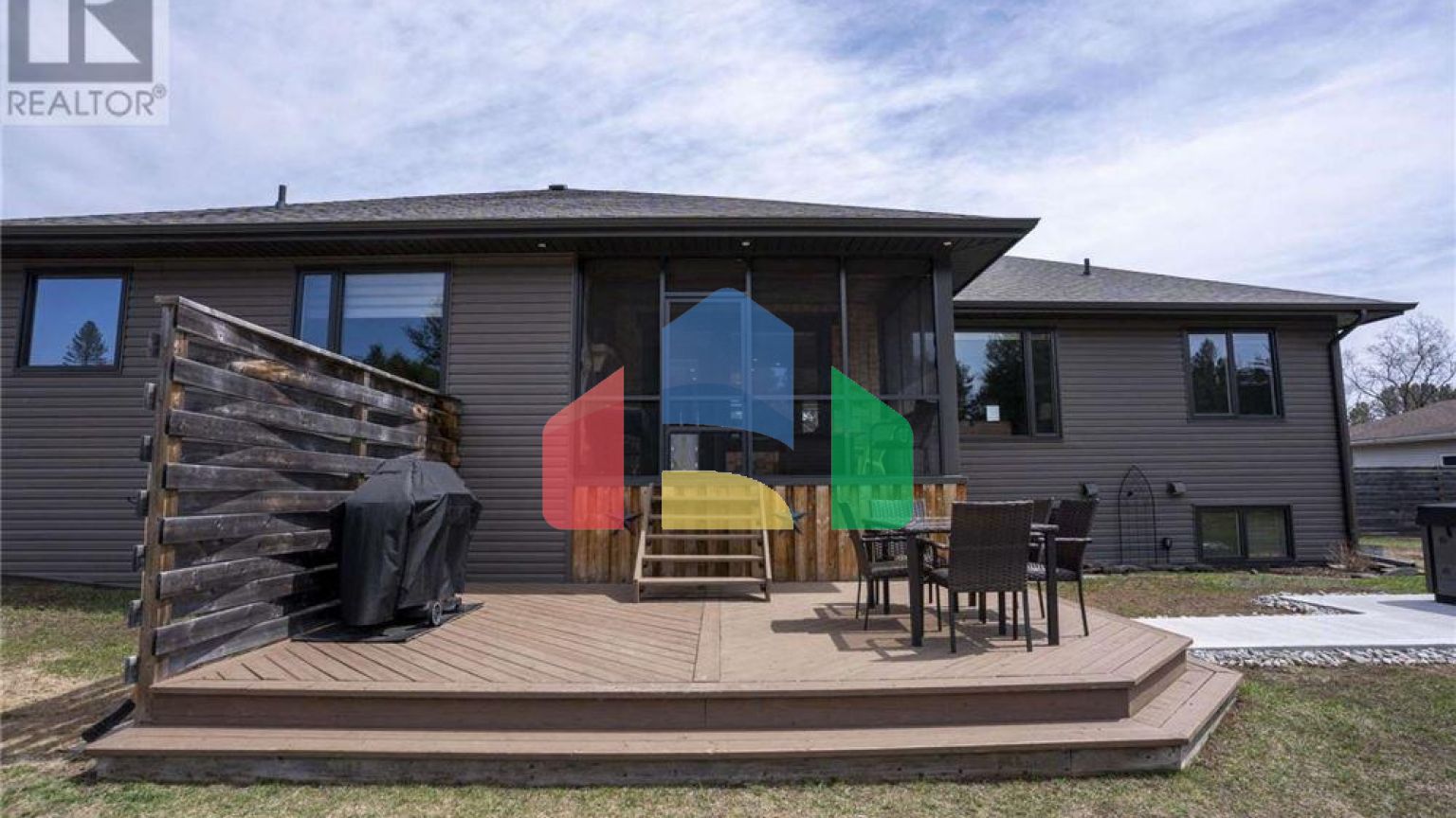 Residential - Single Family Home - Lyn, Canada - Canada