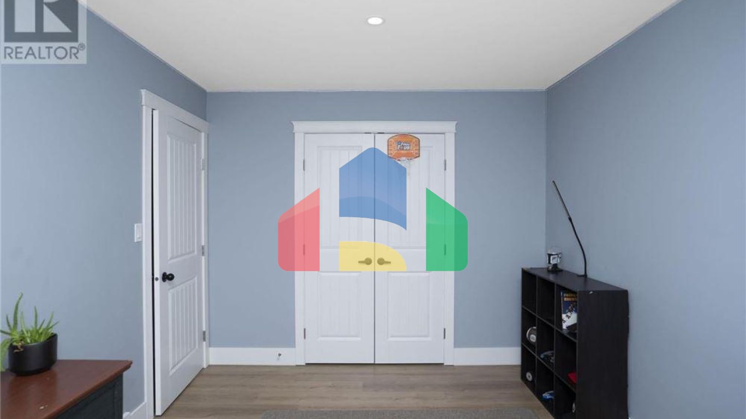 Residential - Single Family Home - Lyn, Canada - Canada