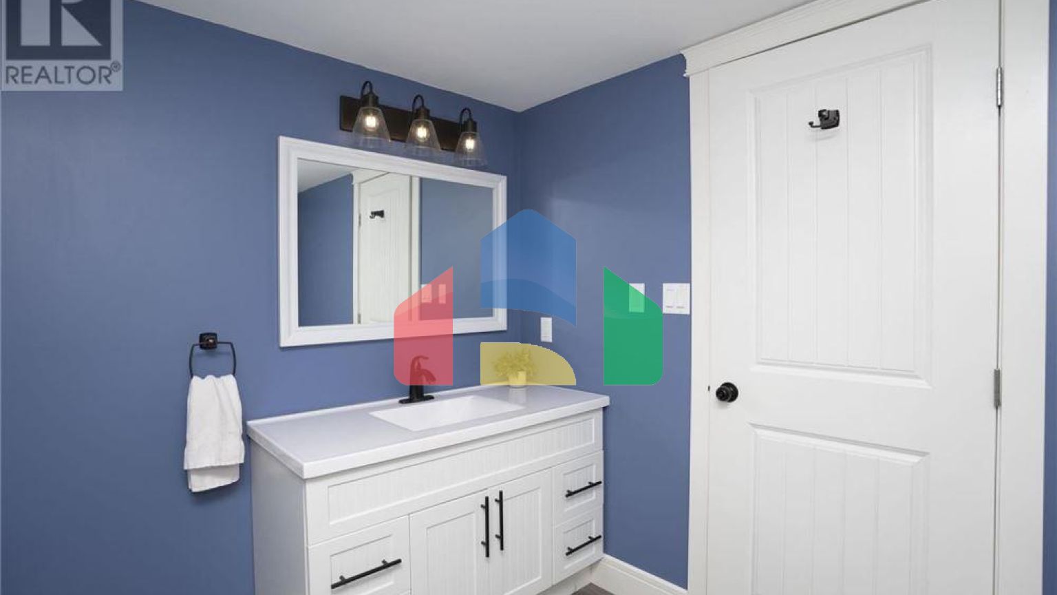 Residential - Single Family Home - Lyn, Canada - Canada