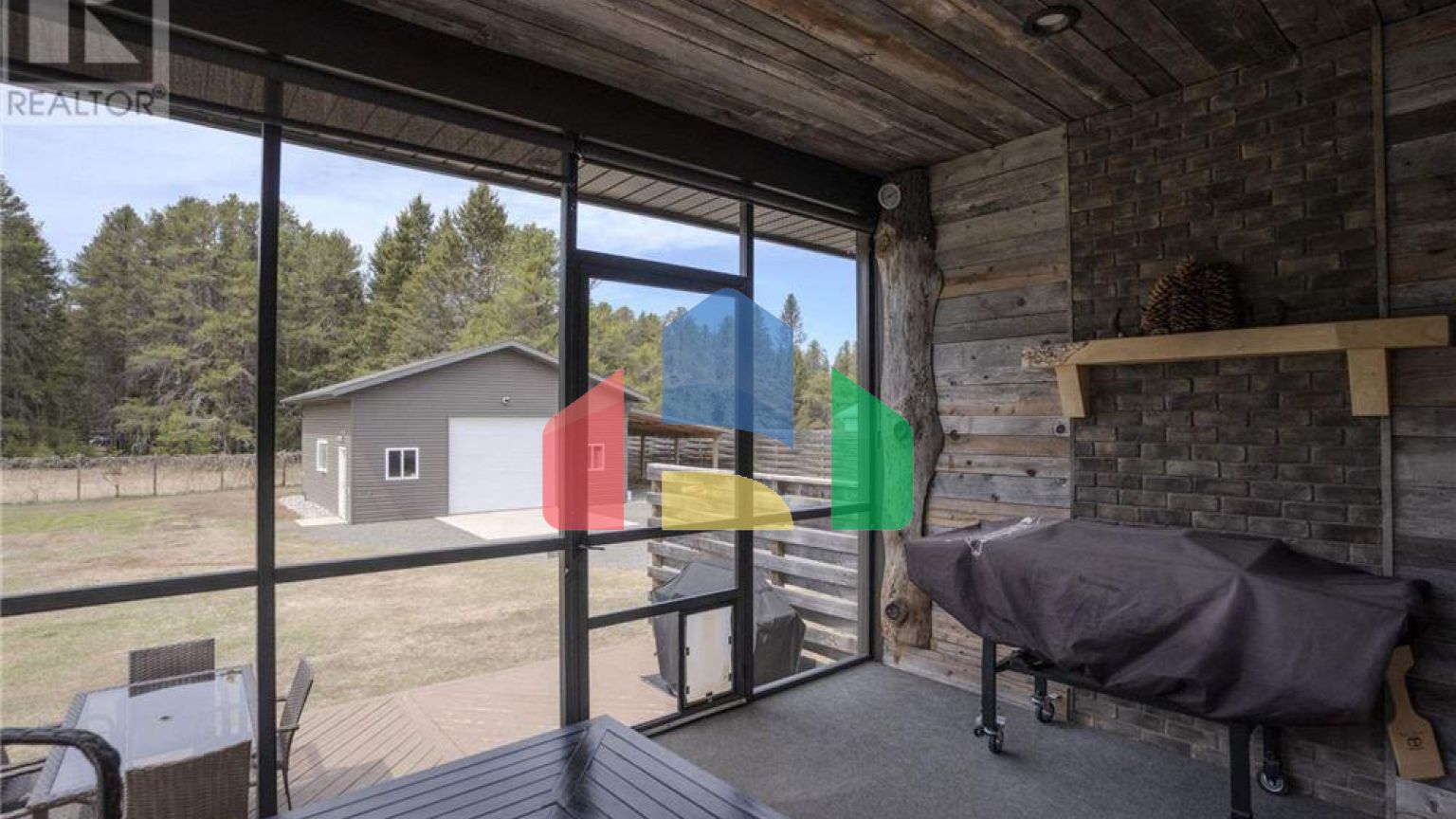 Residential - Single Family Home - Lyn, Canada - Canada