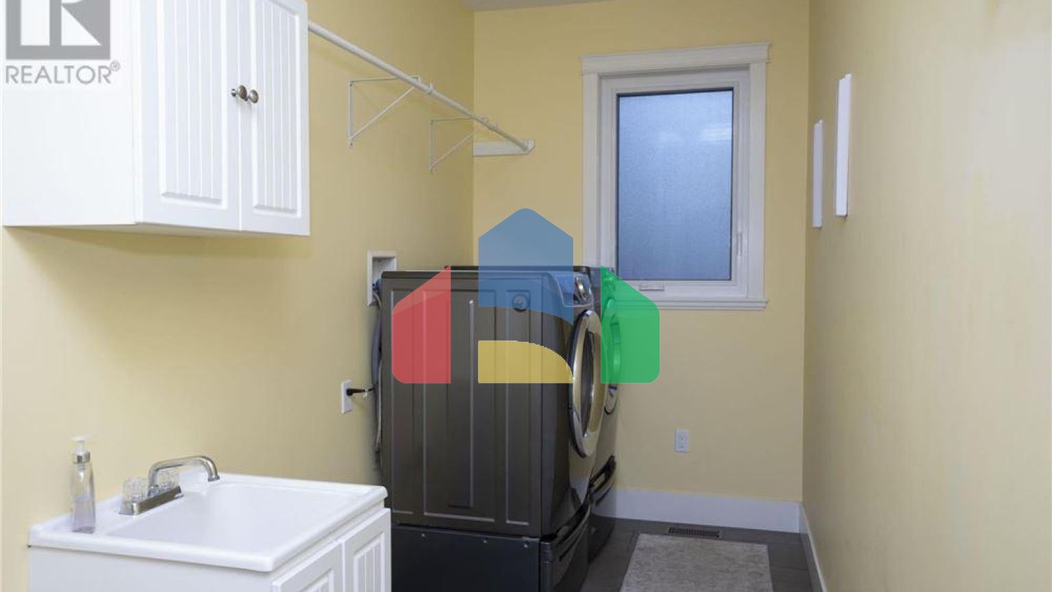 Residential - Single Family Home - Lyn, Canada - Canada