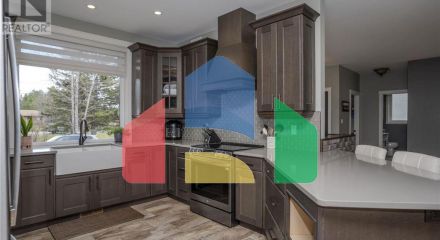 Residential - Single Family Home - Lyn, Canada - Canada