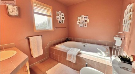 Residential - Single Family Home - Kenora, Canada - Canada