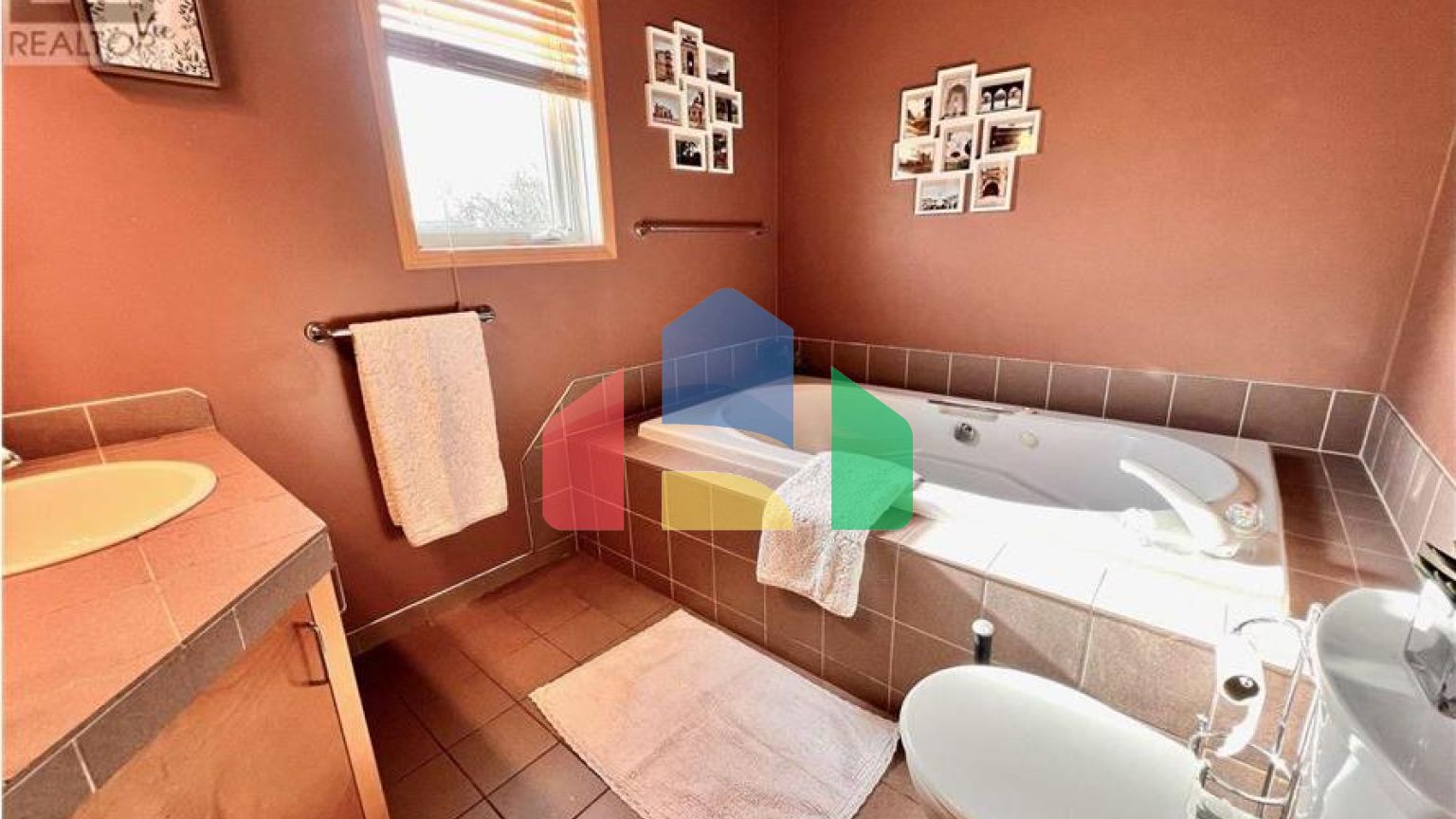 Residential - Single Family Home - Kenora, Canada - Canada