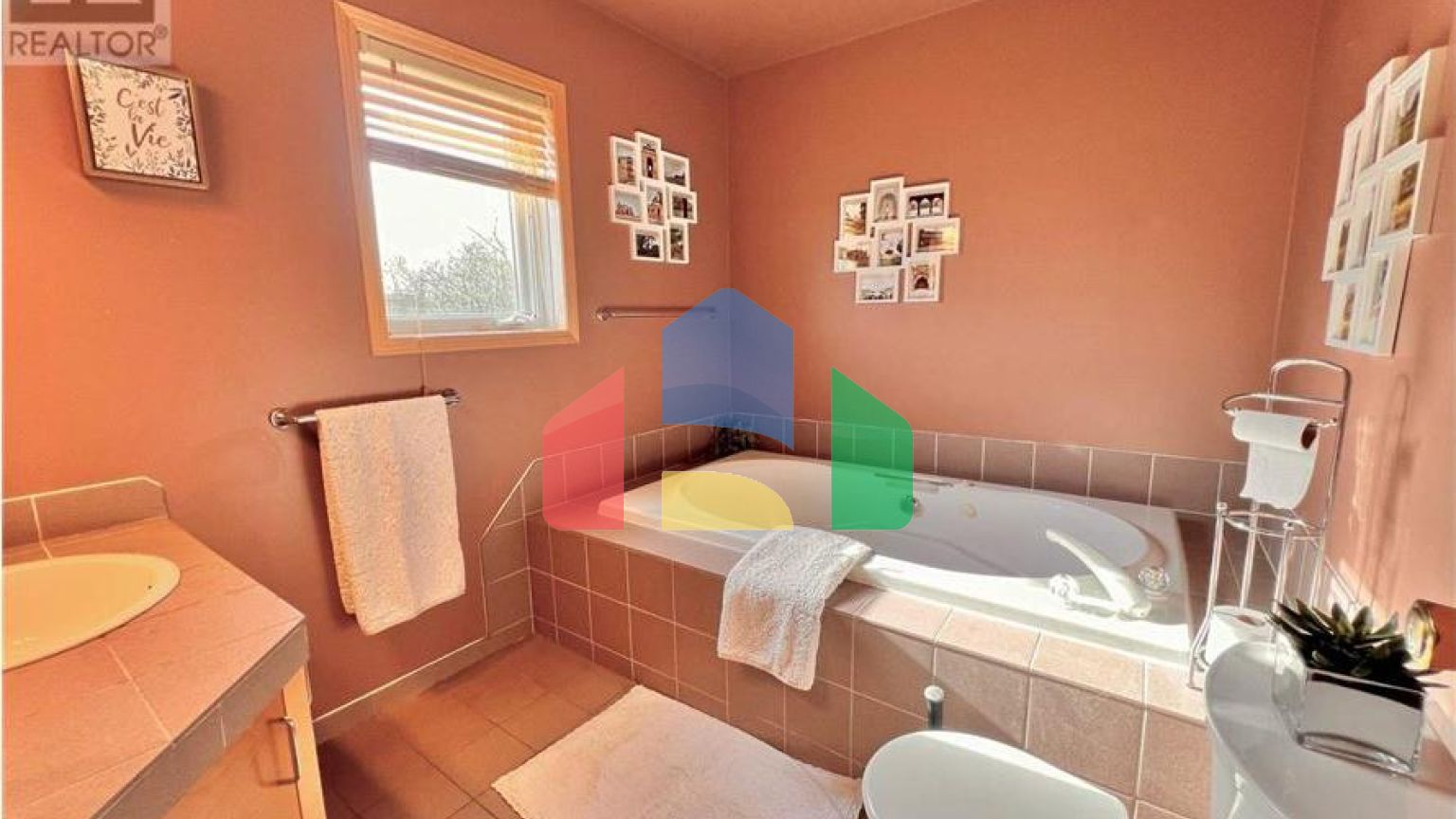 Residential - Single Family Home - Kenora, Canada - Canada