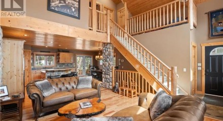 Residential - Single Family Home - Edgewater, Canada - Canada