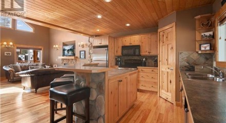 Residential - Single Family Home - Edgewater, Canada - Canada