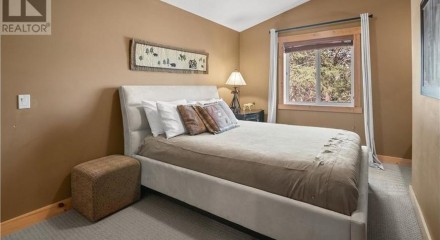Residential - Single Family Home - Edgewater, Canada - Canada