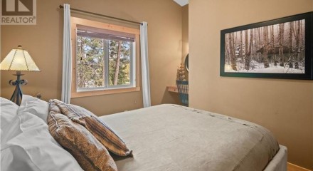 Residential - Single Family Home - Edgewater, Canada - Canada