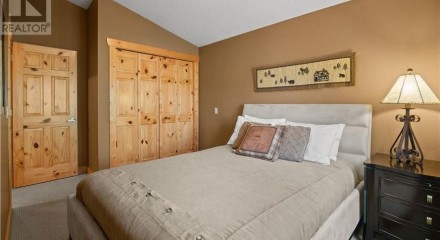 Residential - Single Family Home - Edgewater, Canada - Canada