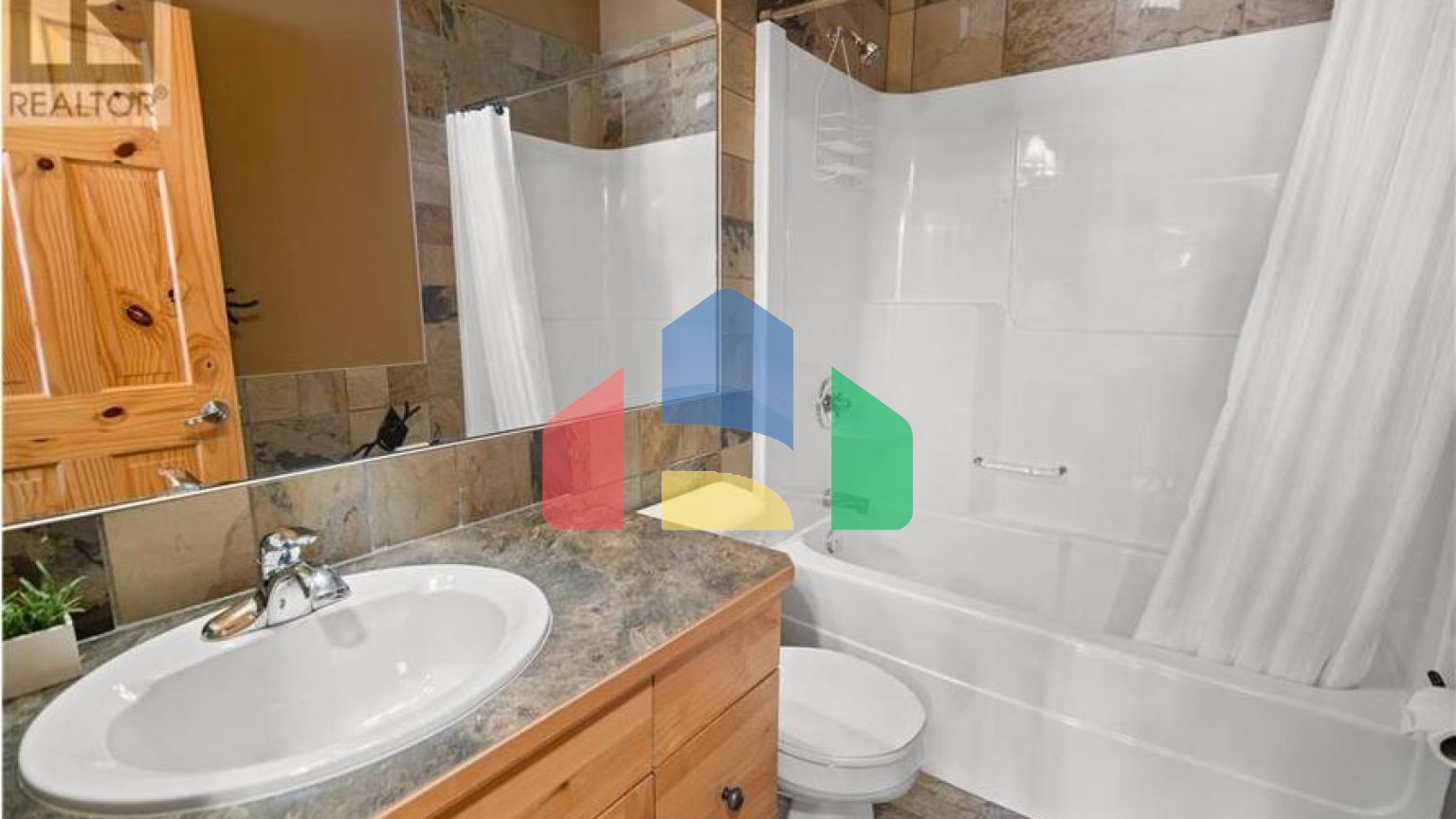 Residential - Single Family Home - Edgewater, Canada - Canada