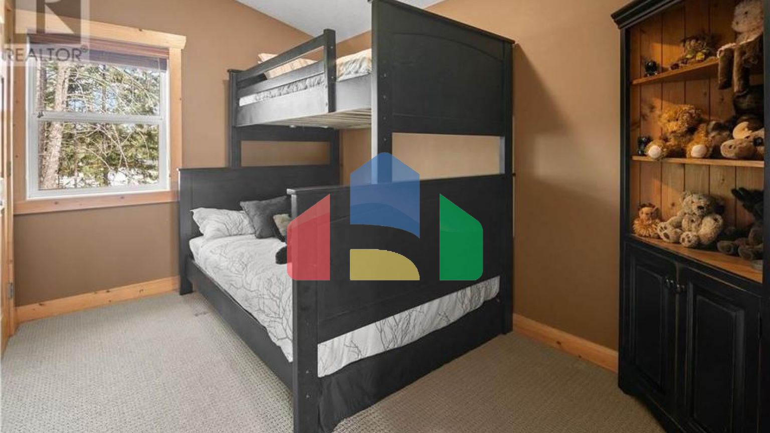 Residential - Single Family Home - Edgewater, Canada - Canada