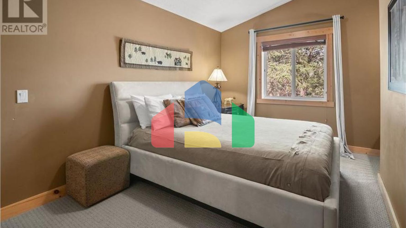 Residential - Single Family Home - Edgewater, Canada - Canada