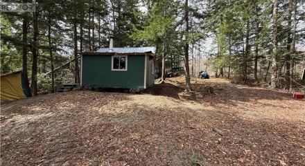 Residential - Single Family Home - Charlie Lake, Canada - Canada