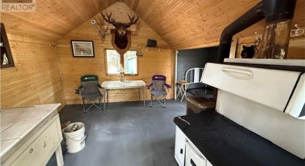 Residential - Single Family Home - Charlie Lake, Canada - Canada