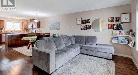 Residential - Single Family Home - Cochrane, Canada - Canada