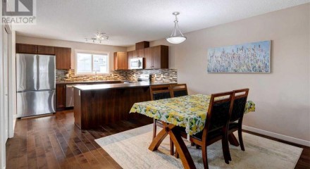 Residential - Single Family Home - Cochrane, Canada - Canada