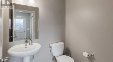 Residential - Single Family Home - Cochrane, Canada - Canada