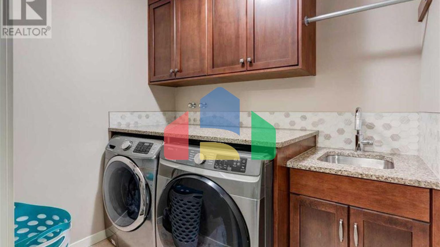 Residential - Single Family Home - Cochrane, Canada - Canada