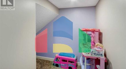 Residential - Single Family Home - Cochrane, Canada - Canada