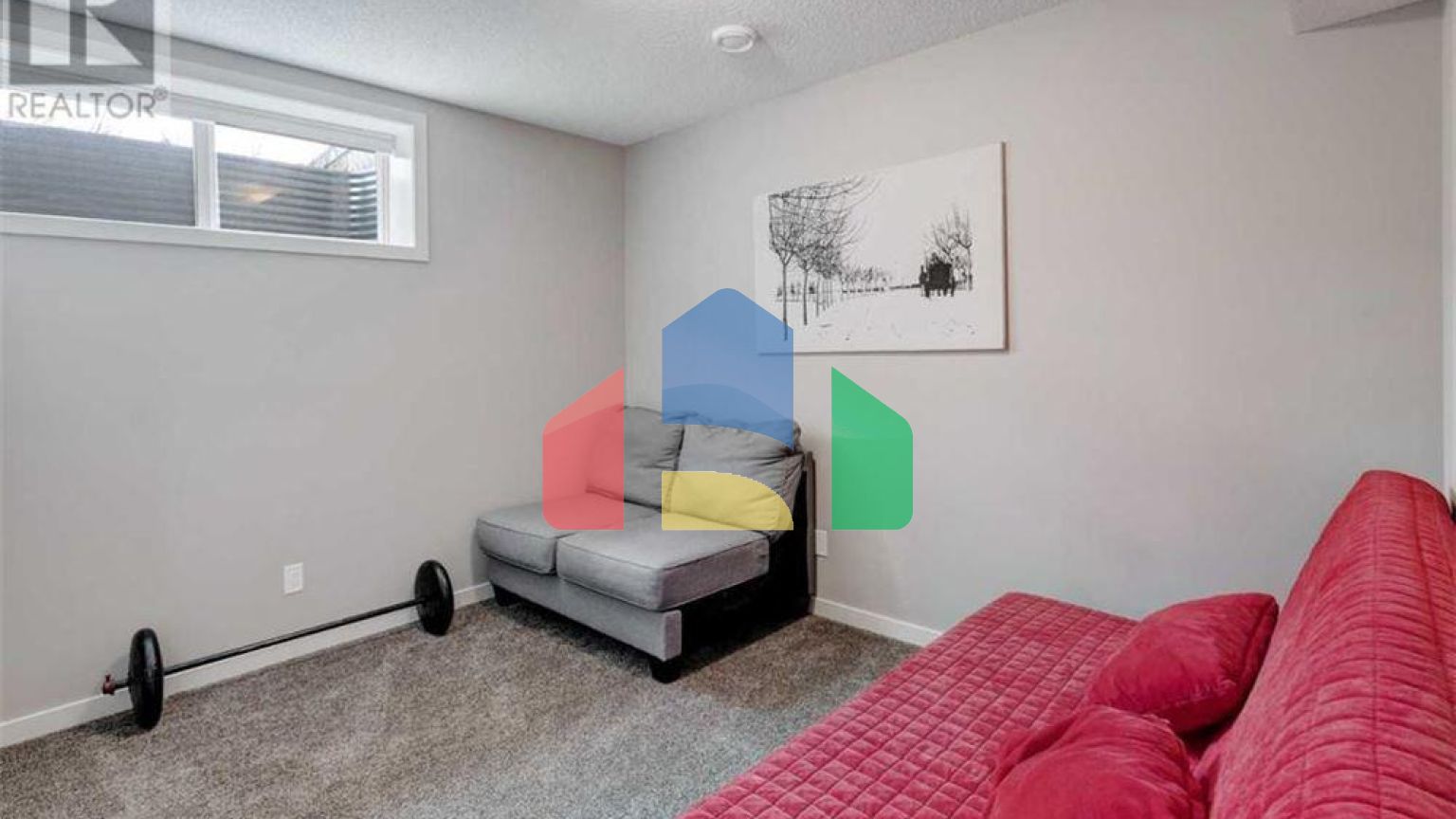 Residential - Single Family Home - Cochrane, Canada - Canada