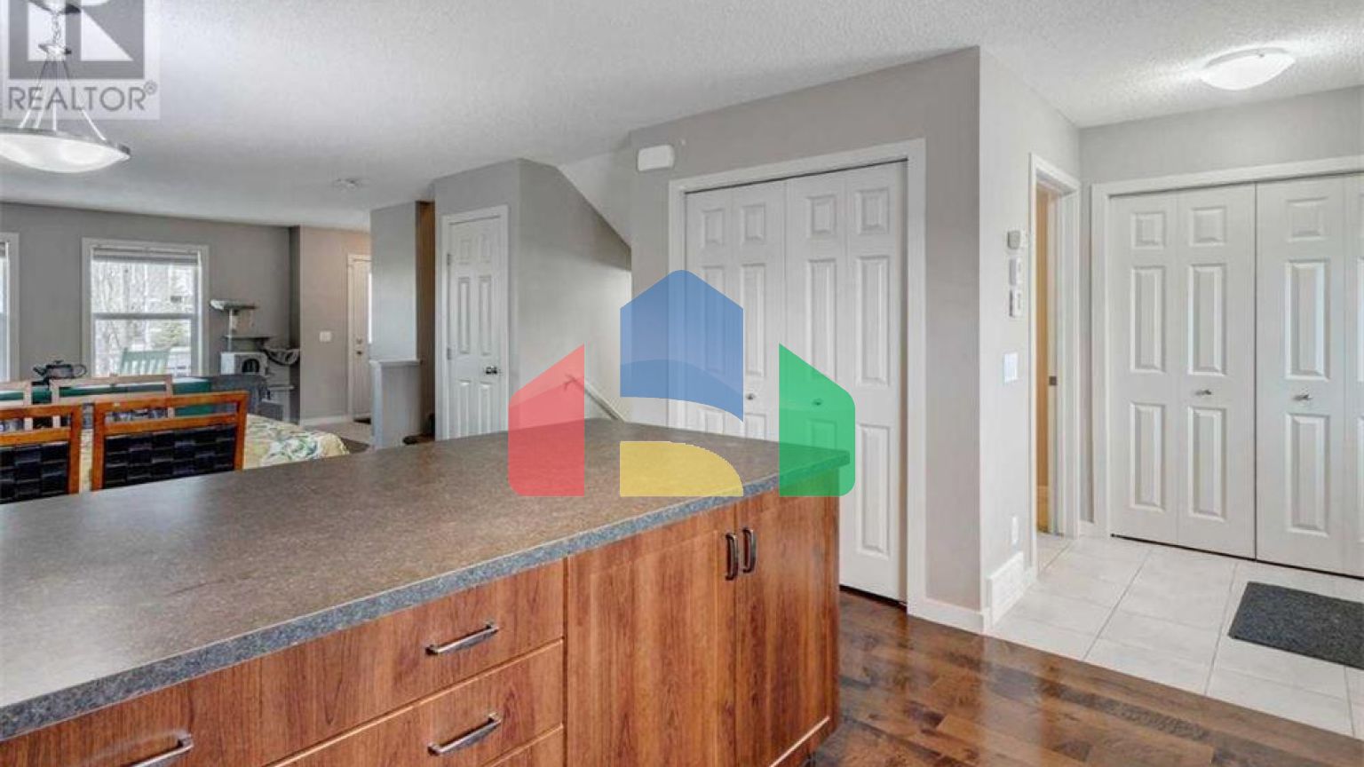 Residential - Single Family Home - Cochrane, Canada - Canada