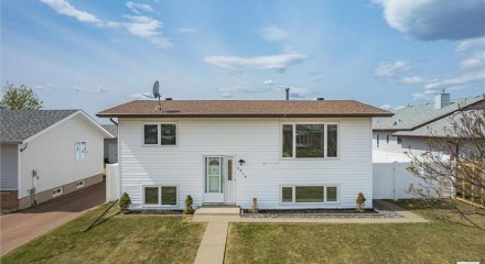 Residential - Single Family Home - Legal, Canada - Canada