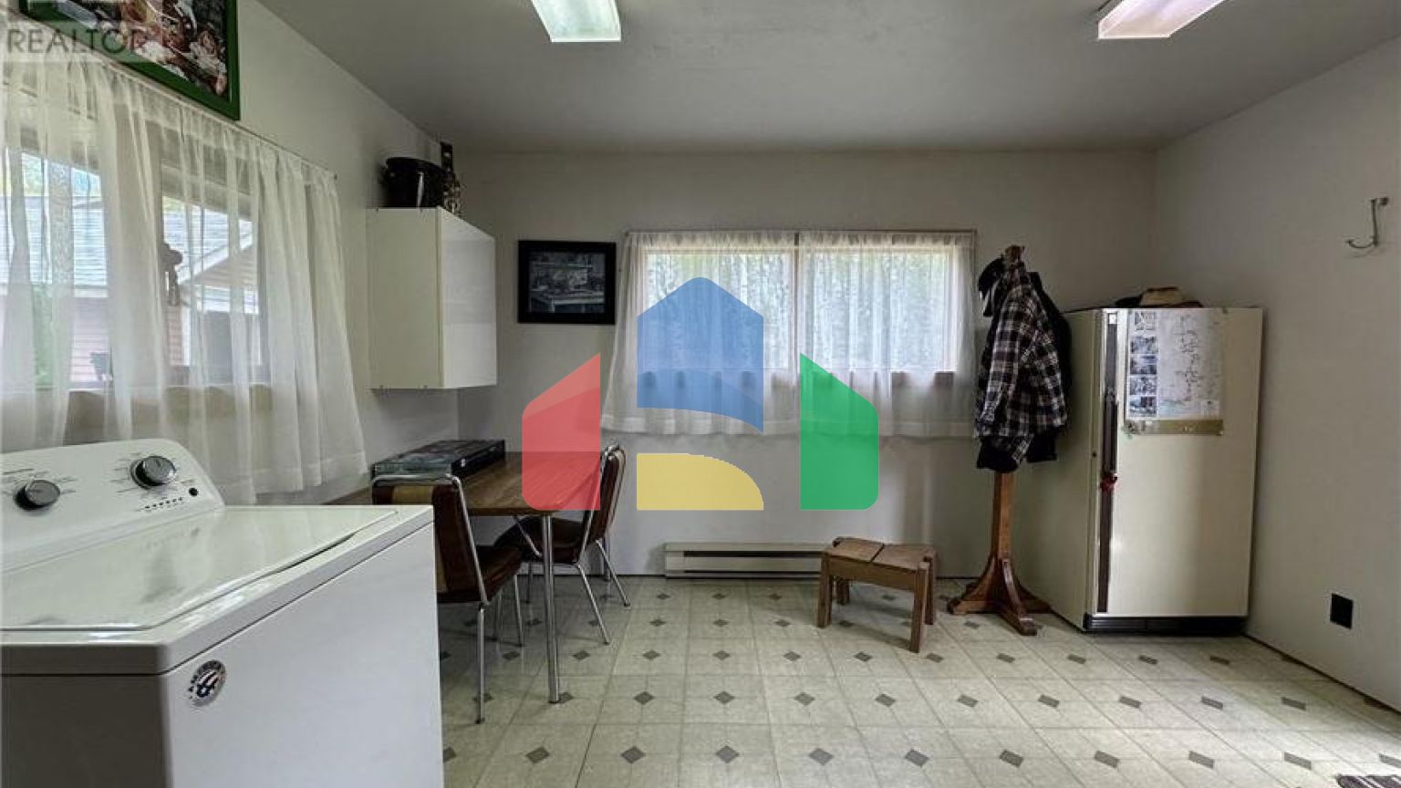 Residential - Single Family Home - 70 Mile House, Canada - Canada