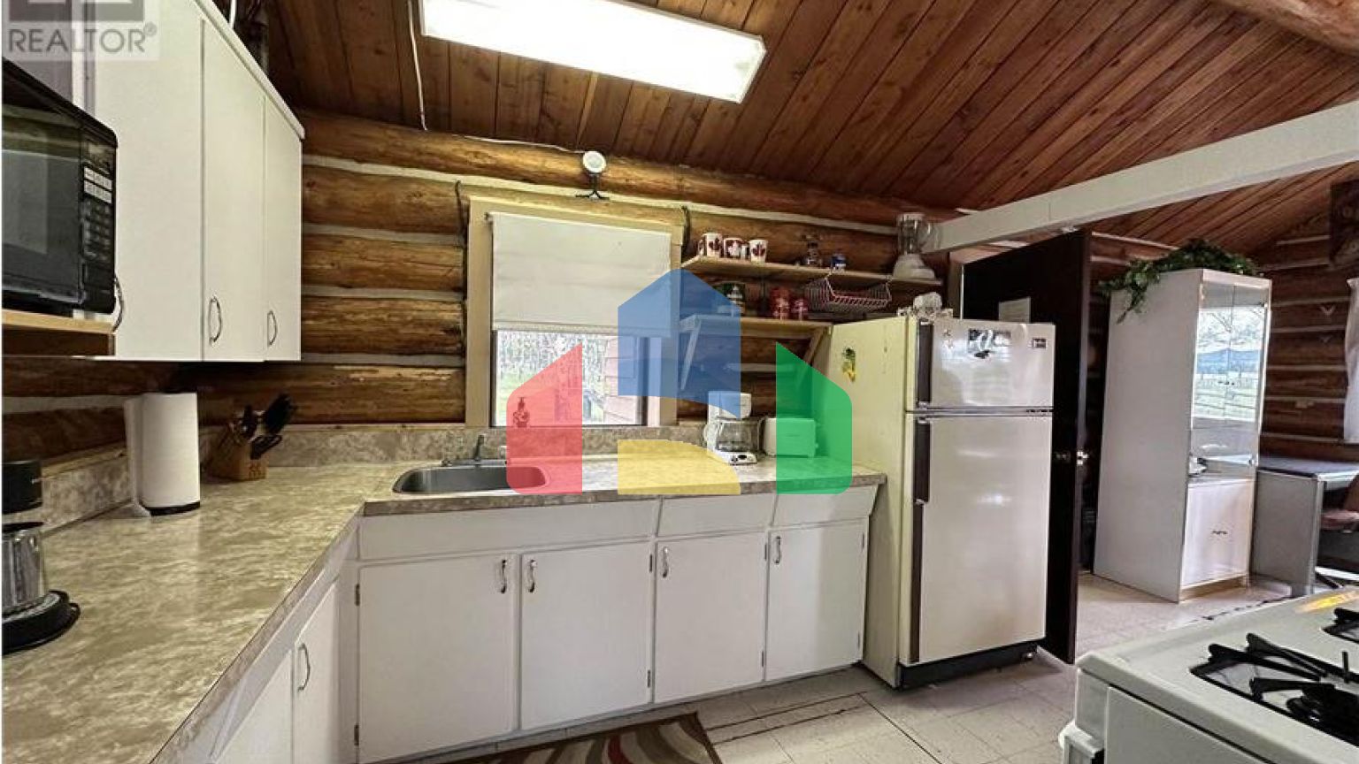 Residential - Single Family Home - 70 Mile House, Canada - Canada