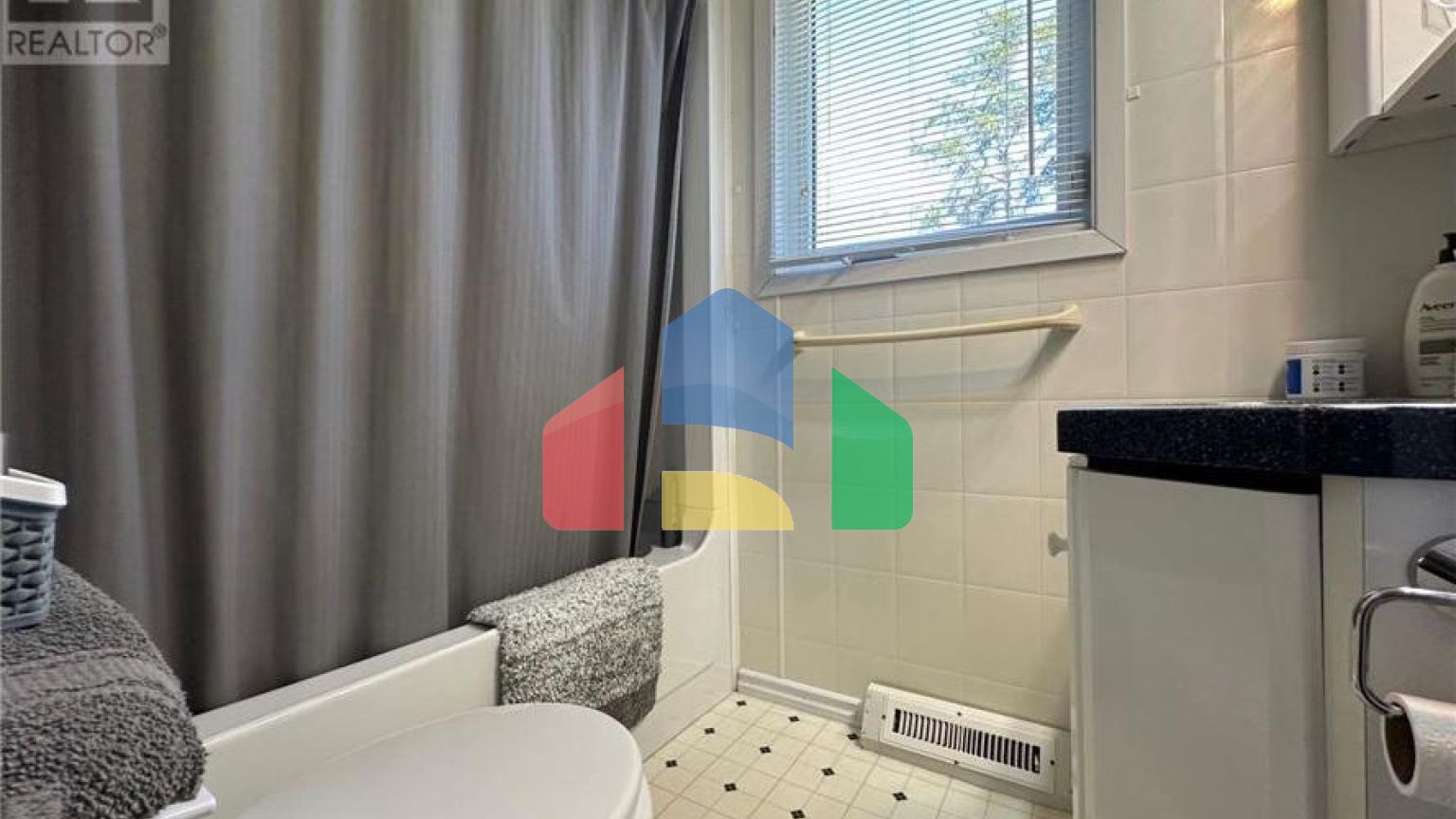 Residential - Single Family Home - Terrace Bay, Canada - Canada